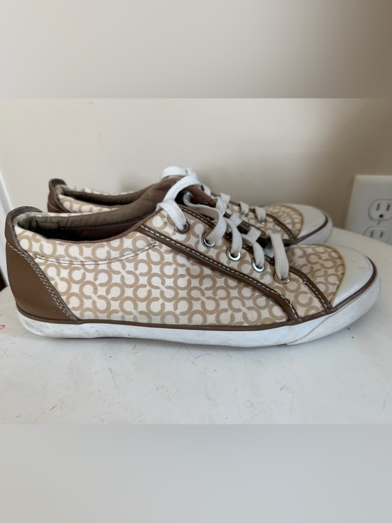 Coach Shoes - Coach woman’s Barrett vintage style logo lace up sneakers in a 9.5